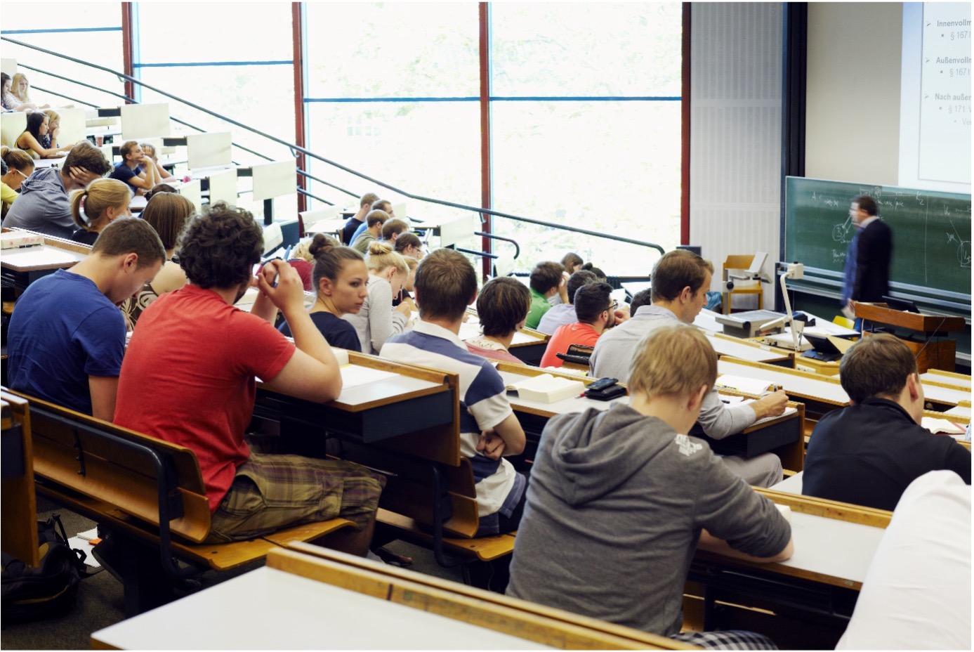 Studierende im Hörsaal